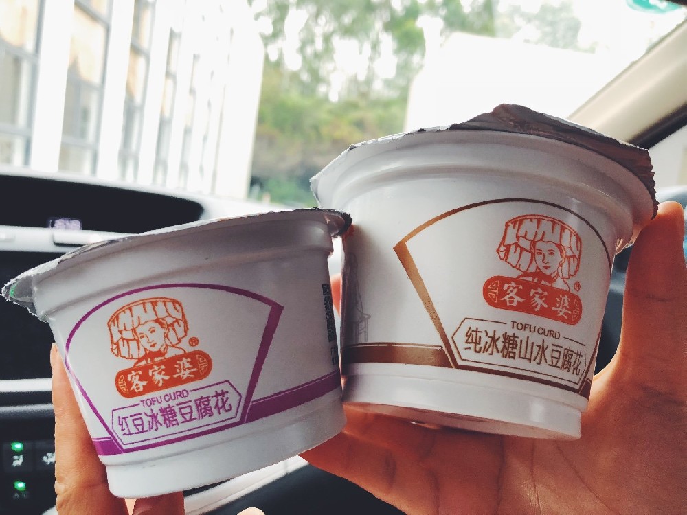 龍應(yīng)冰糖豆花全自動(dòng)灌裝封口機(jī)